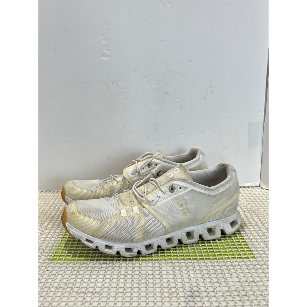 On Cloud 5 Women's size 8 White Running Shoes Athletic Walking Hiking Outdoors